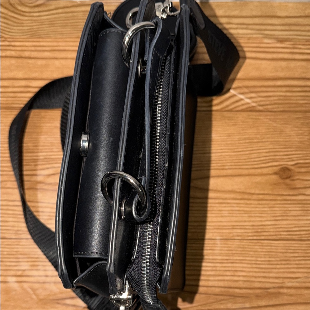 Steve Madden Black Messenger Bag for Men - Picture 5 of 8